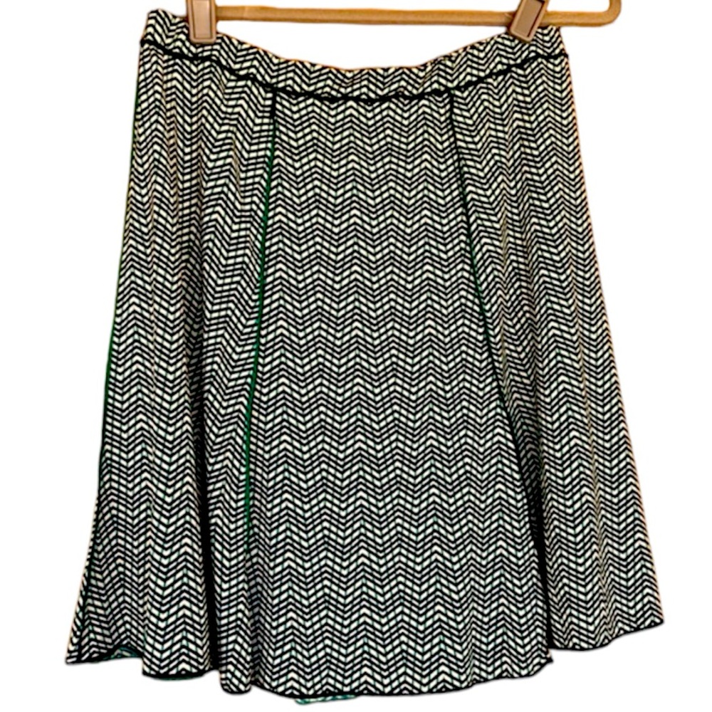 MAX STUDIO flirty skirt. White, black & green. Size Medium. EUC